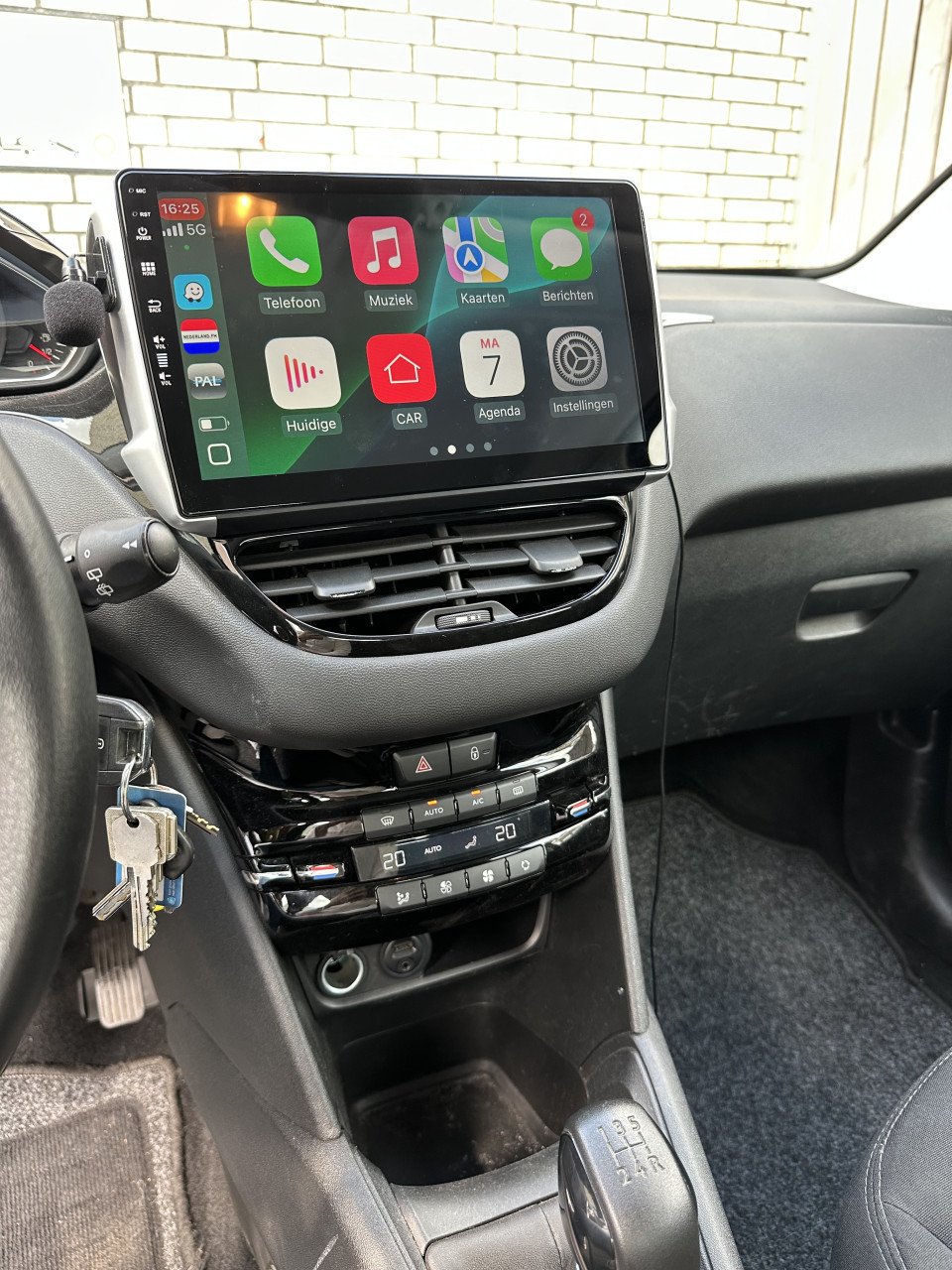 Peugeot 208 1.2 VTi Envy CarPlay/climate/phulp/trekhaak