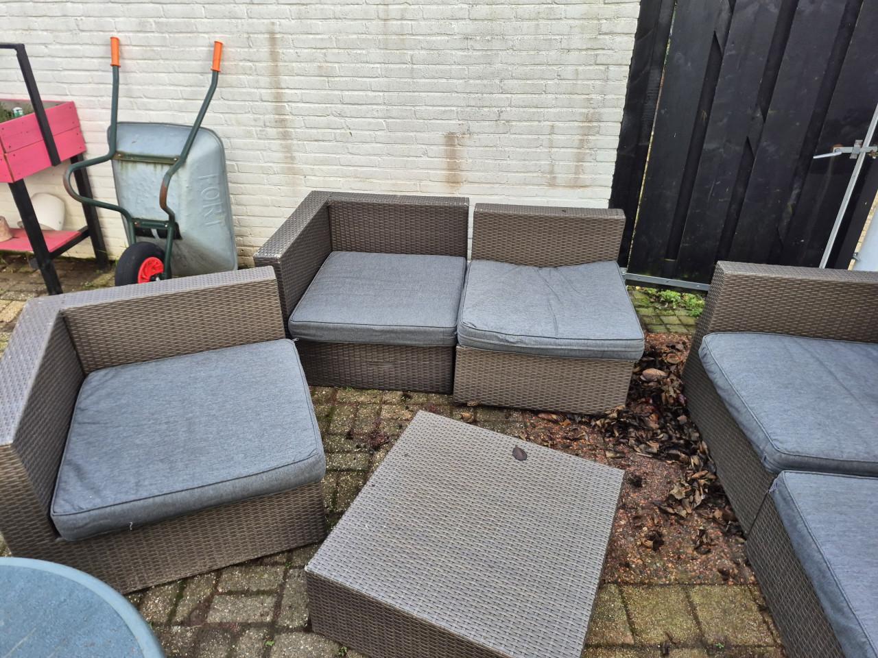 Loungeset gratis af te halen inclusief kussens