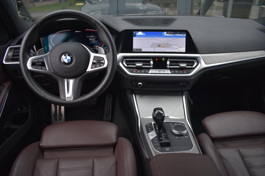 BMW 3-serie touring 320e m-sport | shadow-line | el. wegkl. trekhaak | head