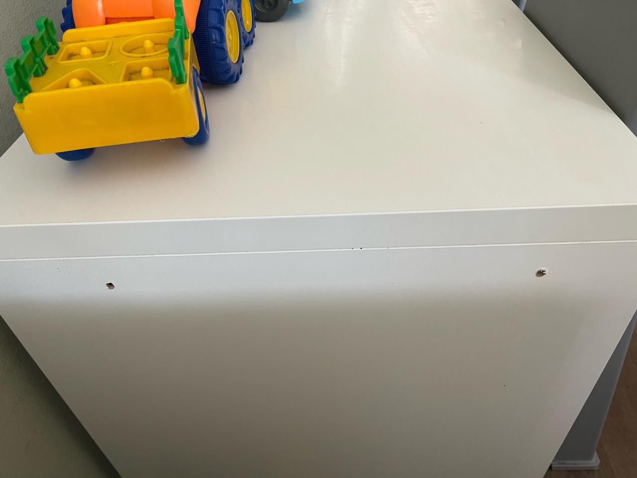 Leuke set van tafel met stoeltjes