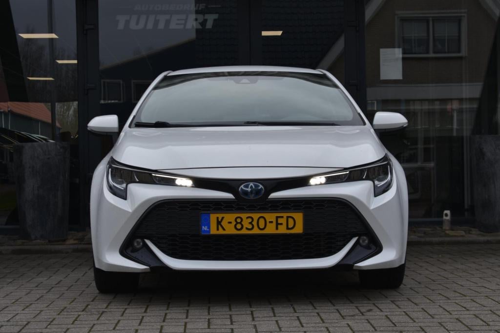 Toyota Corolla 1.8 hybrid dynamic | camera | apple carplay | android auto |