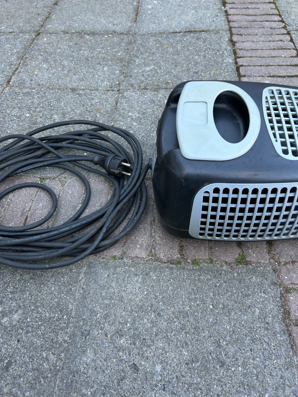 Te koop Messner x2  4500 sterke en zuinige Vijverpomp en 4500 lpu