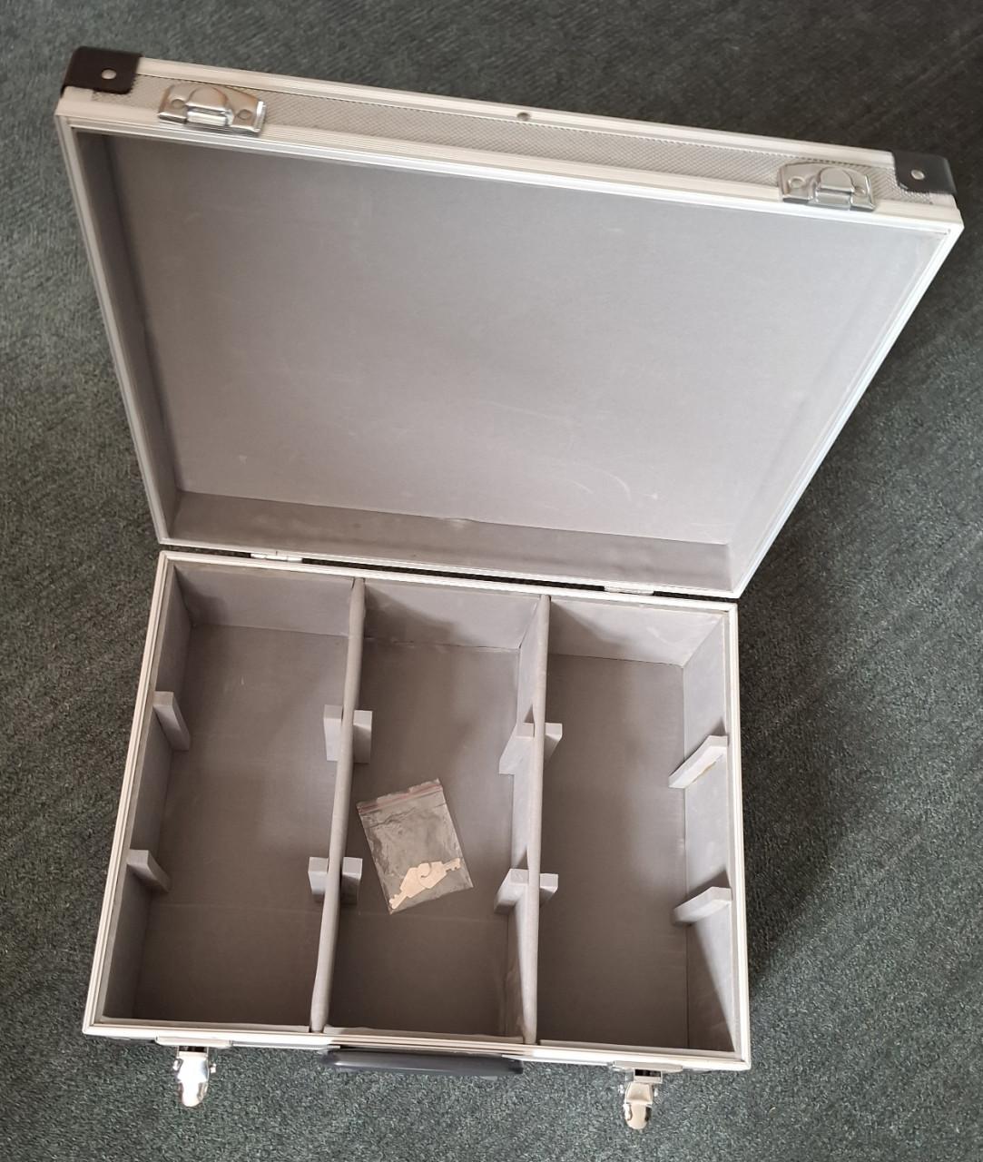 Twee Aluminium attaché koffertjes van verschillende afmeting