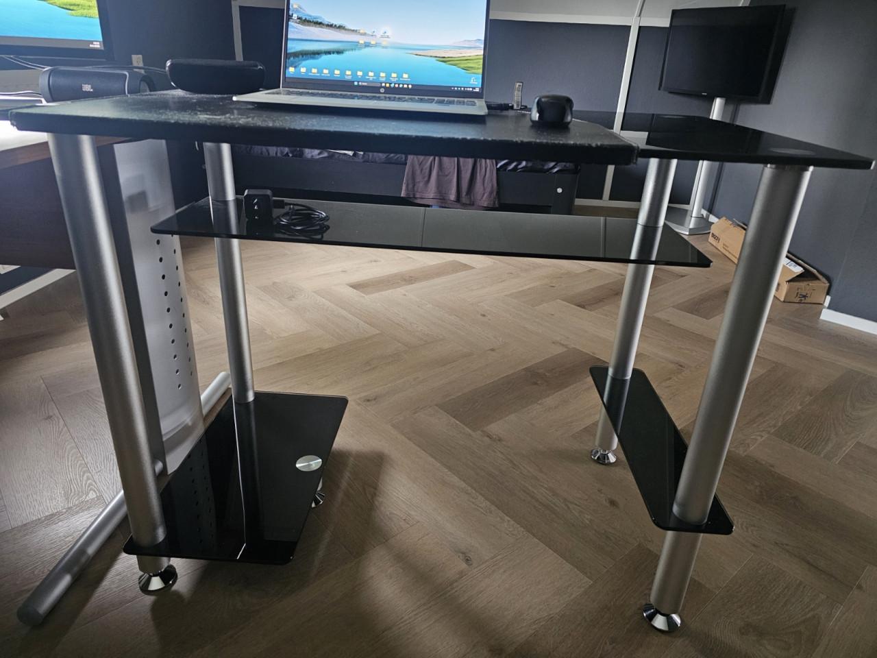 Bureau 2 x