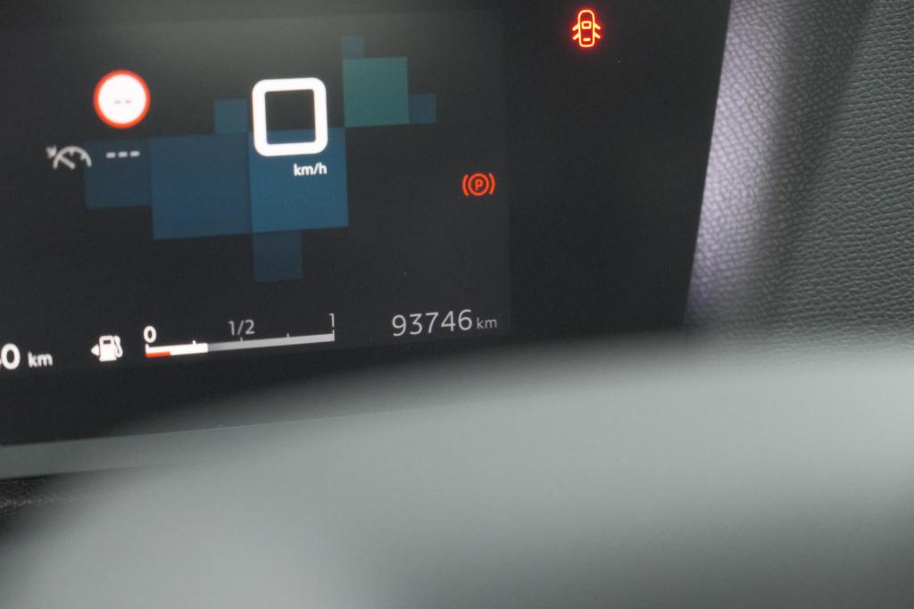 Citroen C4 puretech 130 feel | trekhaak | camera | allseason banden | clima