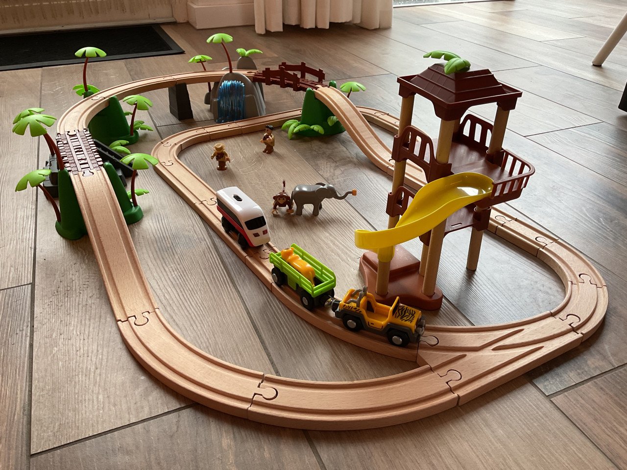 Houten rails trein met toebehoren zie foto