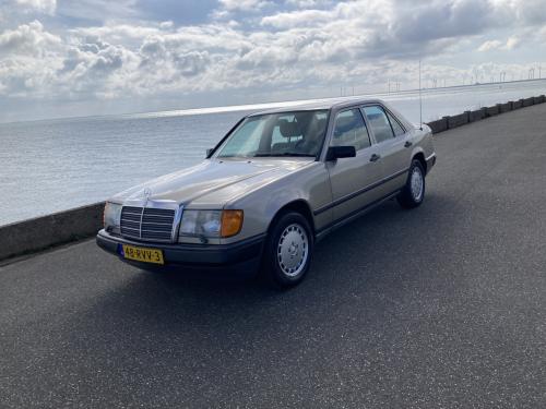 Mercedes 260E