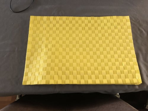 4 gele placemats (pasen)