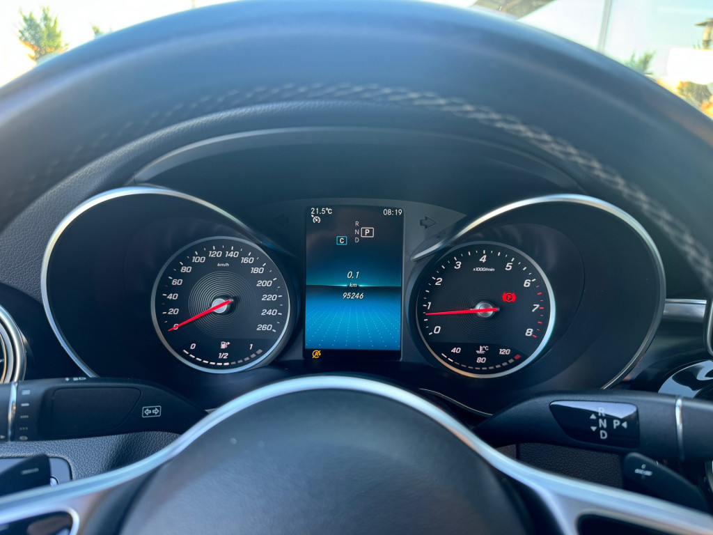 Mercedes-Benz C-Klasse 180 avantgarde automaat . trekhaak . apple-carplay