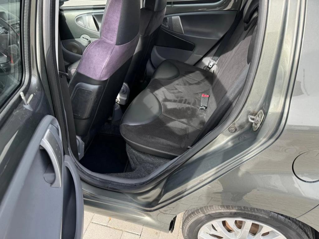 Toyota Aygo 1.0-12v aspiration green