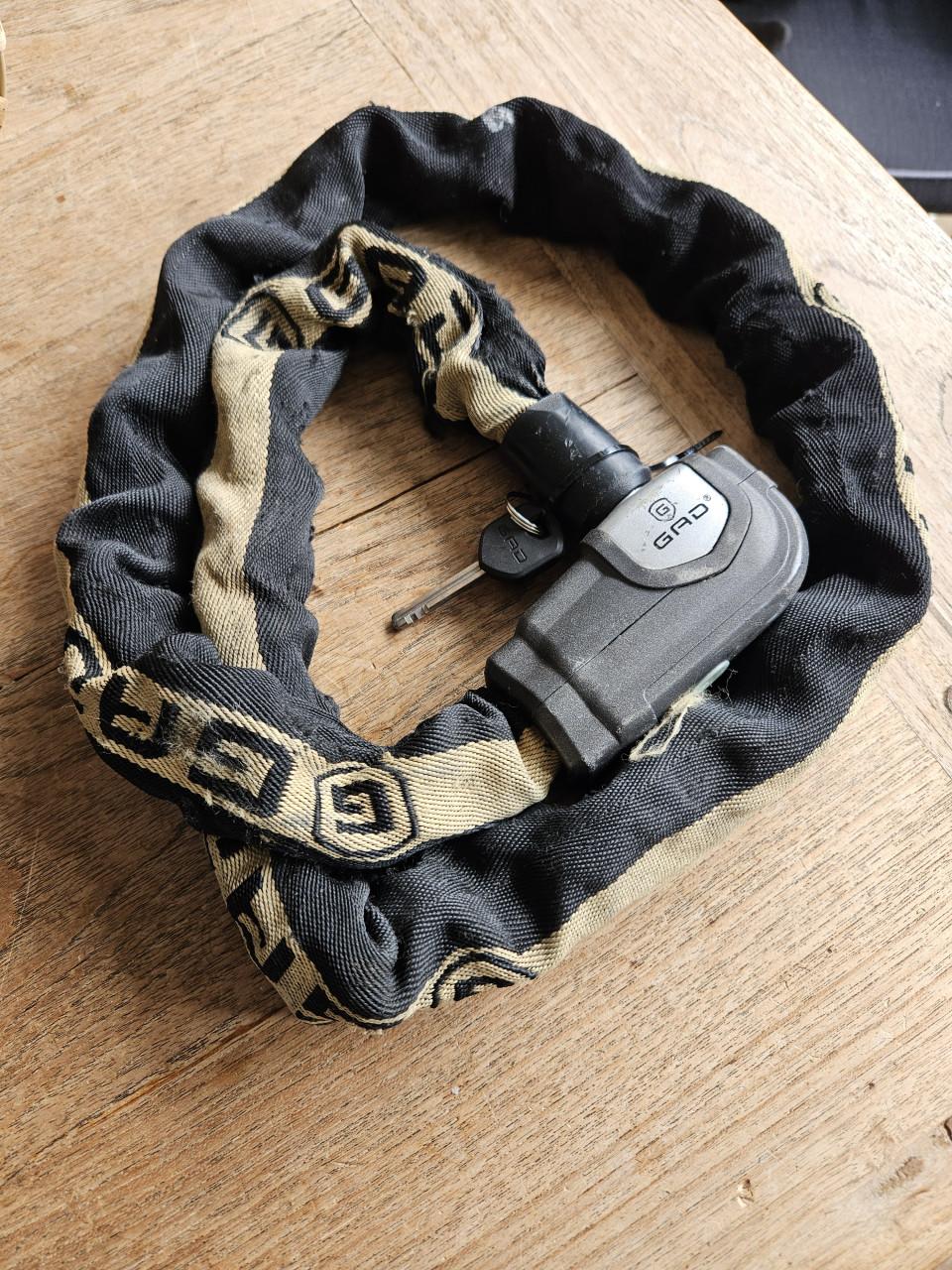 Zeer sterk en zwaar kettingslot van het merk GAD.