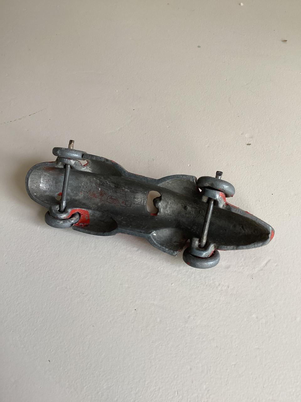 Gietijzeren autootje ruim eeuw oud