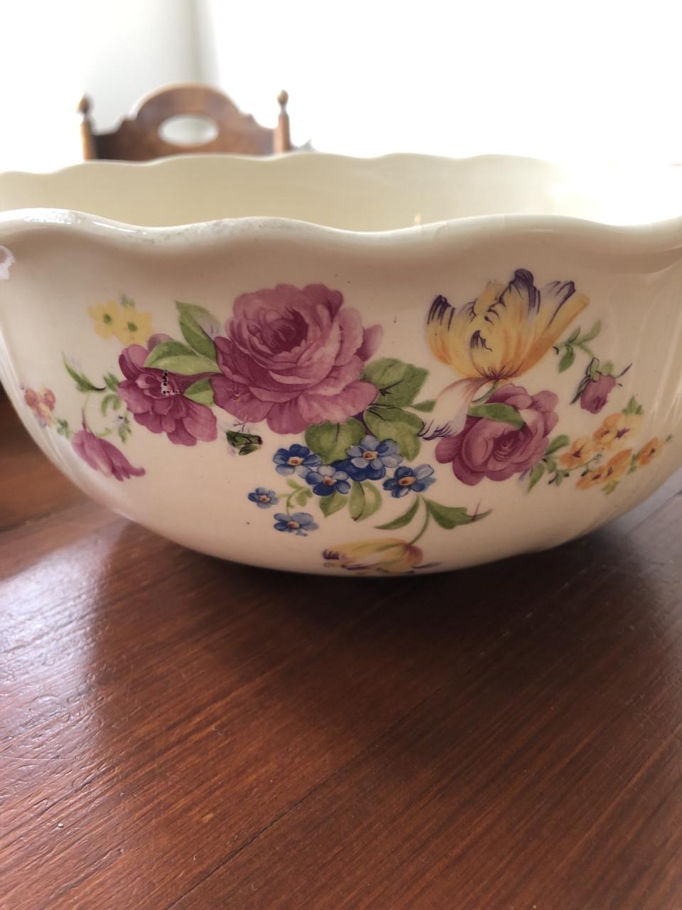 Mooi set brocante schalen met bloemmotief en golvende rand