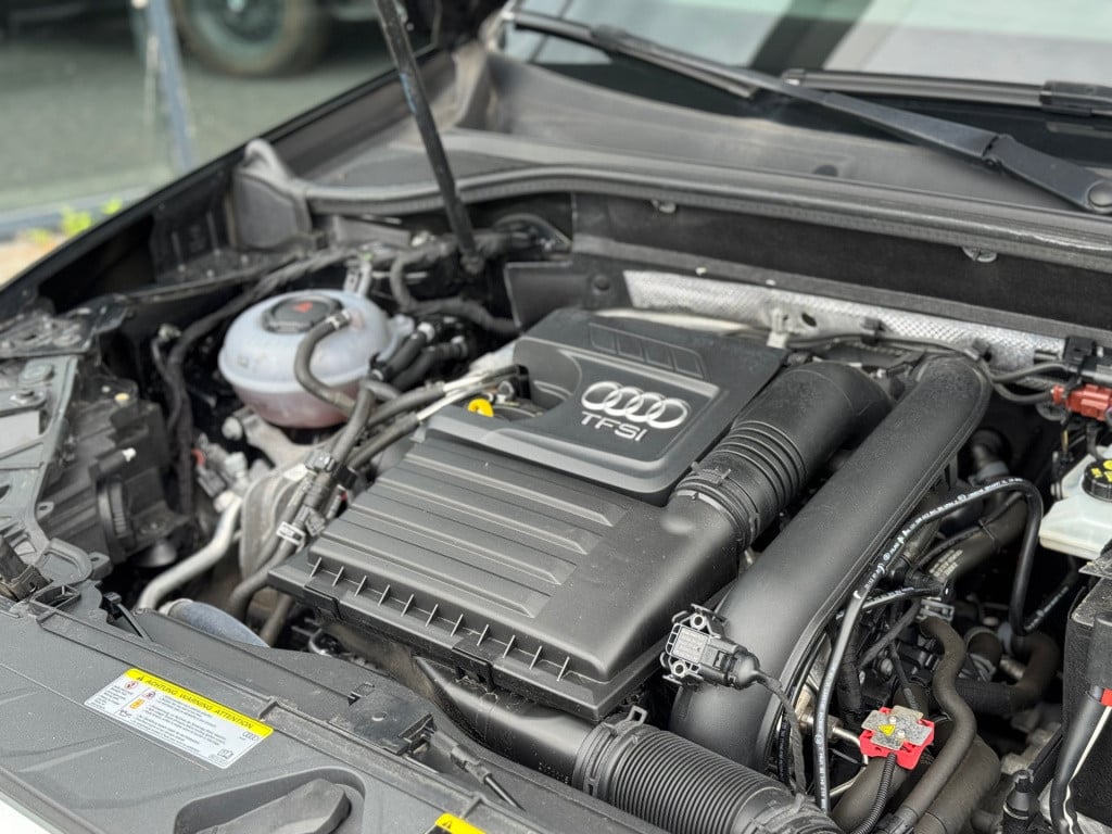 Audi Q2 1.4 tfsi cod s-line * panoramadak * trekhaak * 1e eigenaar