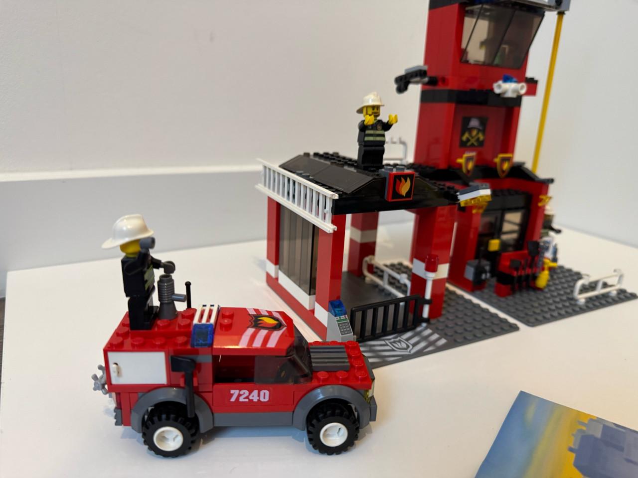 Complete Lego City Brandweerkazerne set 7240.