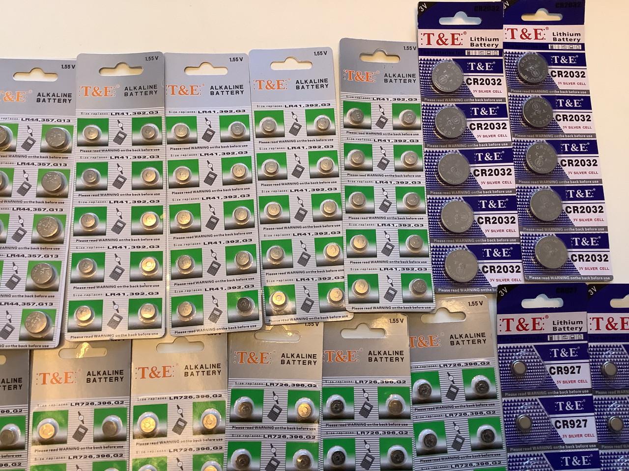 Partij diversen knoopcel batterijen.  ( partij 14)