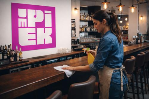 Schoonmaakhulp gezocht!