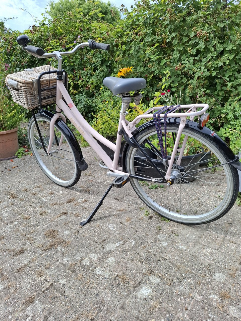 Kinderfiets roze. Inch 26 , tot 14 jaar mooie fiets.