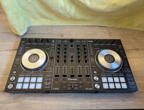 Pioneer DDJ-SX2 DJ Controller