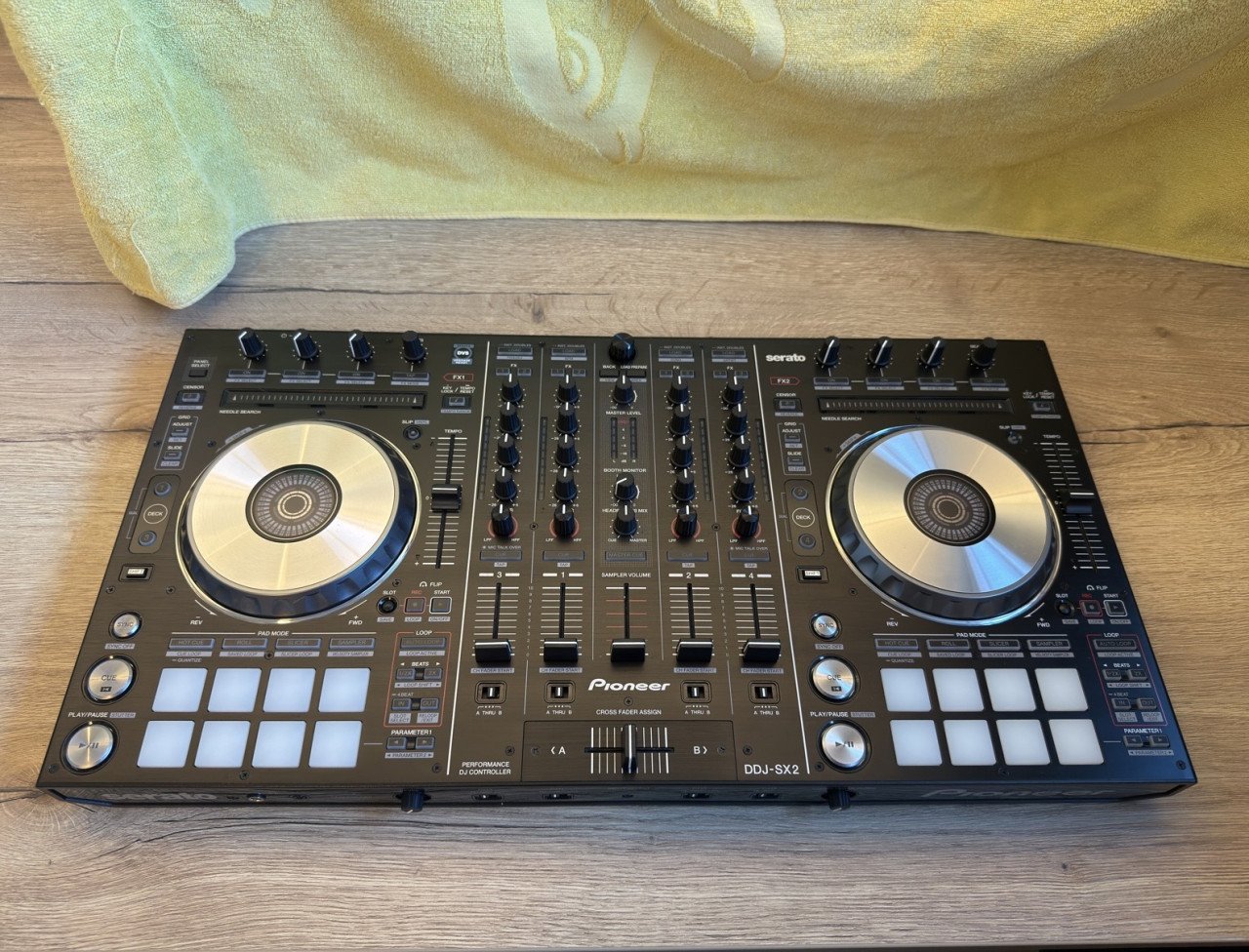 Pioneer DDJ-SX2 DJ Controller