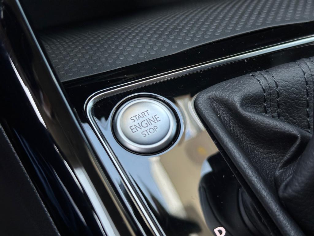 Volkswagen Touran 1.5 tsi 150pk dsg r-line highline | led | trekhaak | dode