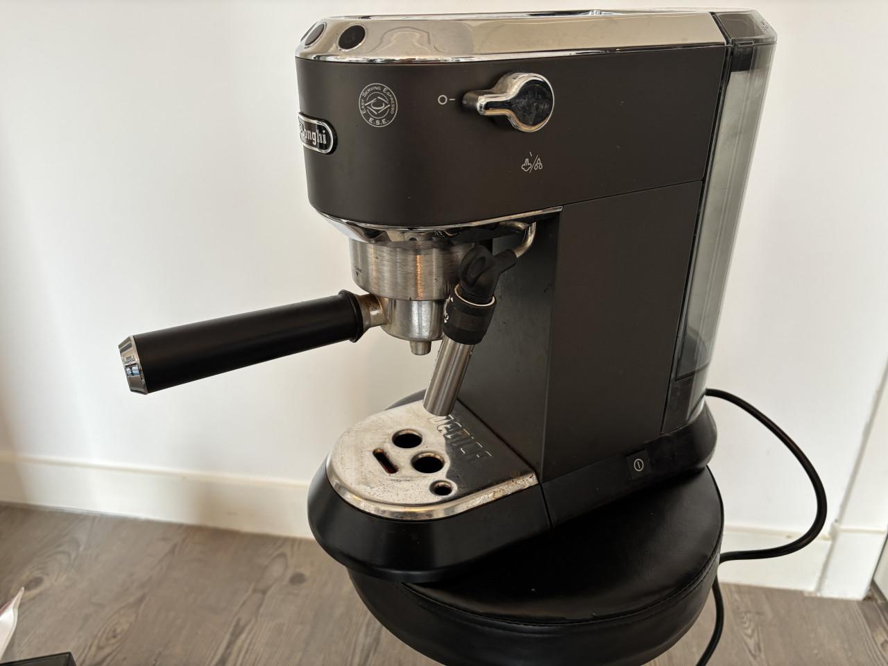 Delonghi pistonmachine en elektrische koffiebonen maler