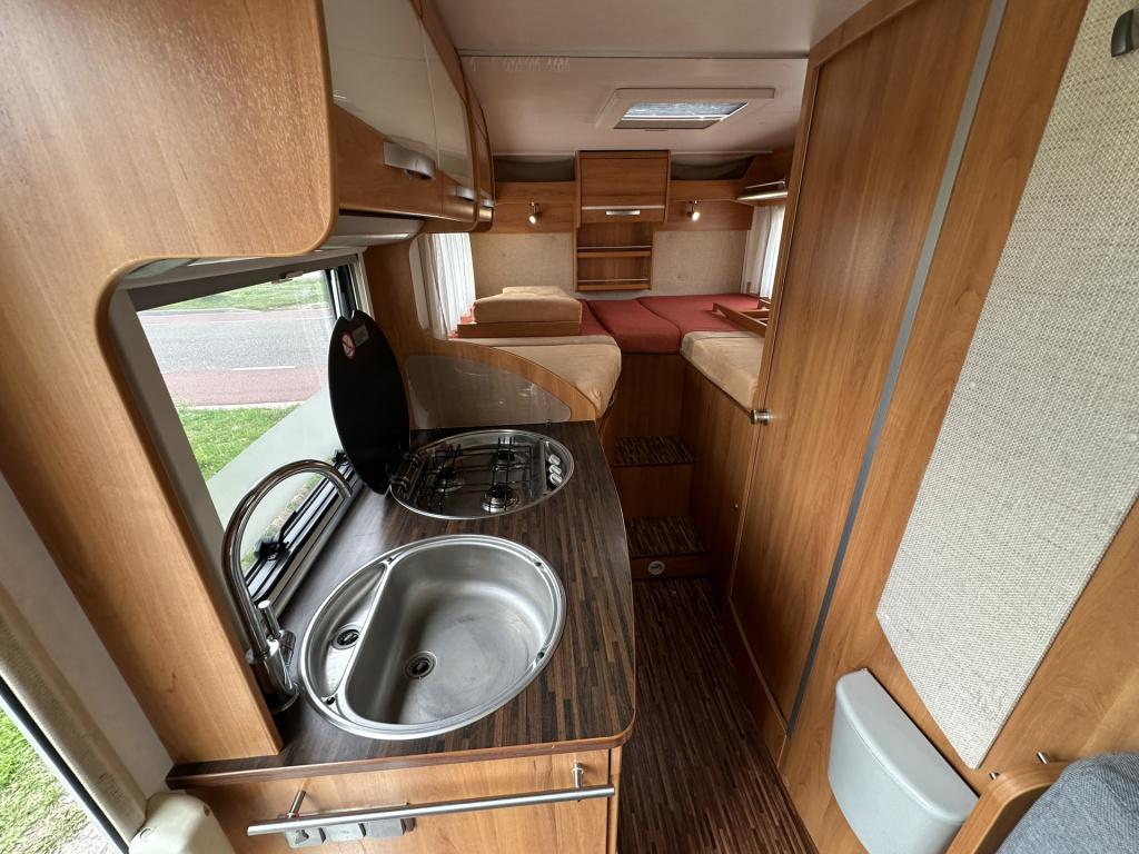 Hymer Onbekend hv 562 compacte hymer van | half-integraal met lengtebedden 
