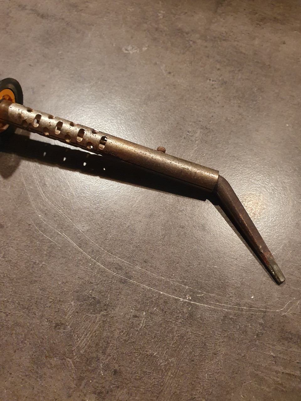 Leuke vintage jaren 70 oranje soldeerbout in werkende staat..
