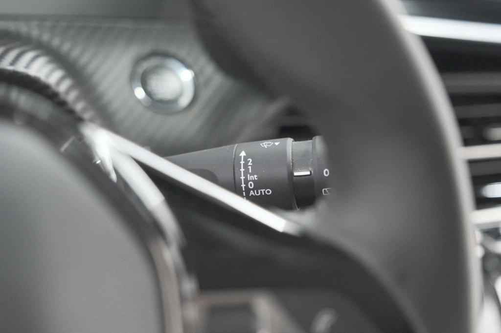 Peugeot 208 puretech 100 allure pack | camera | apple carplay | stoelverwar
