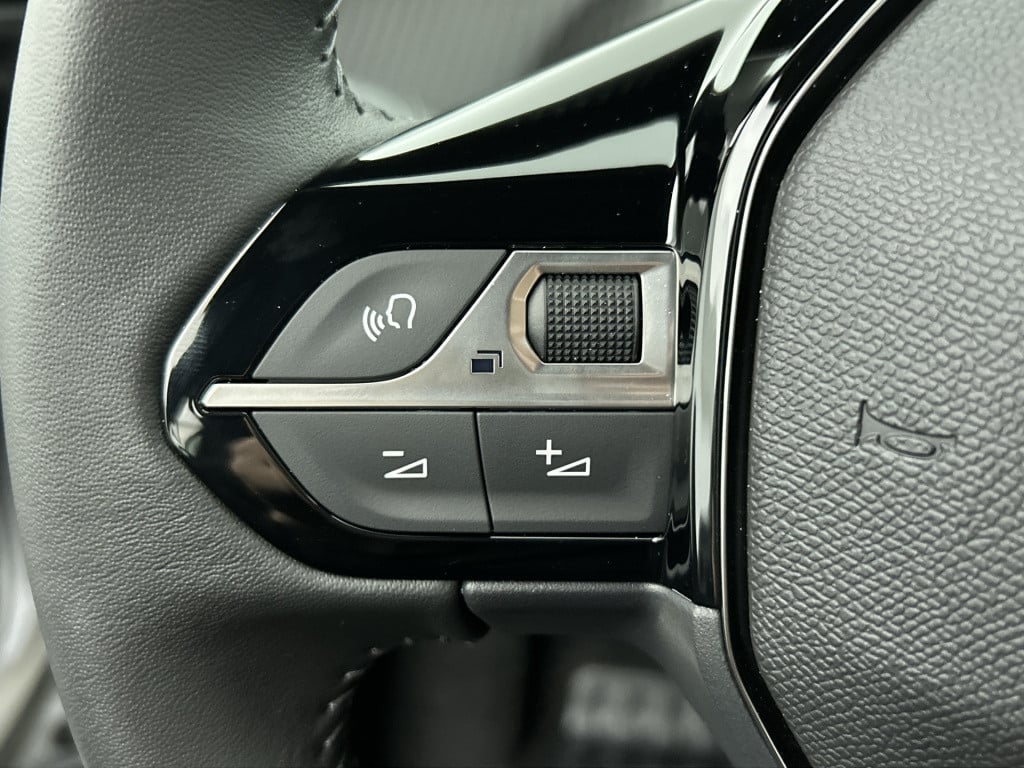 Peugeot E-2008 ev style 50 kwh | rijklaar |
