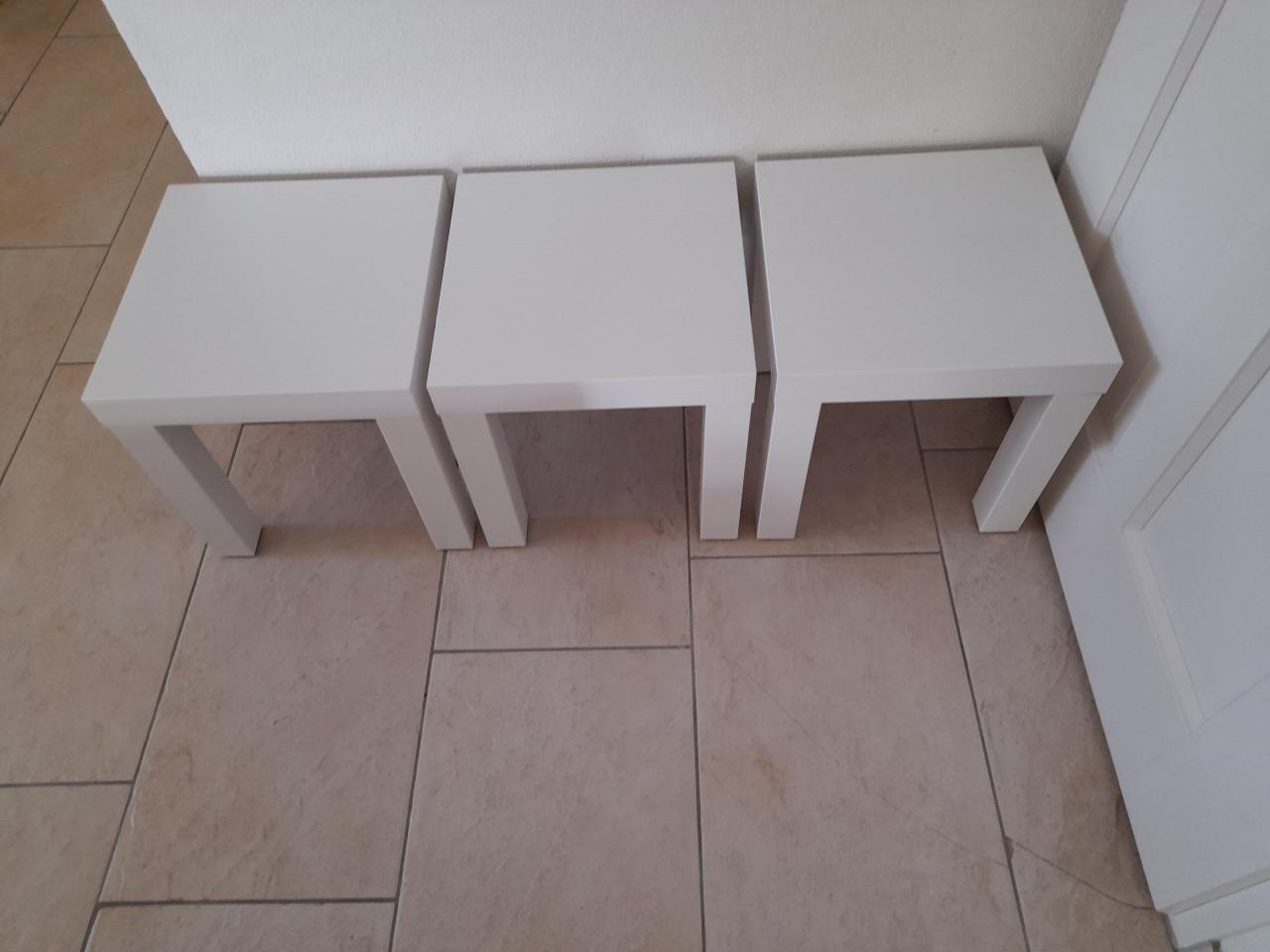 3 x tafeltje  ( 35 x 35 x 35H ) in goede nette staat!