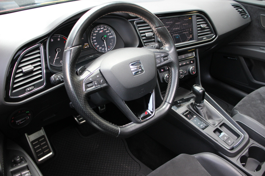 Seat Leon Sportstourer st 2.0 tsi cupra 300 4drive | pano. | camera | 301pk