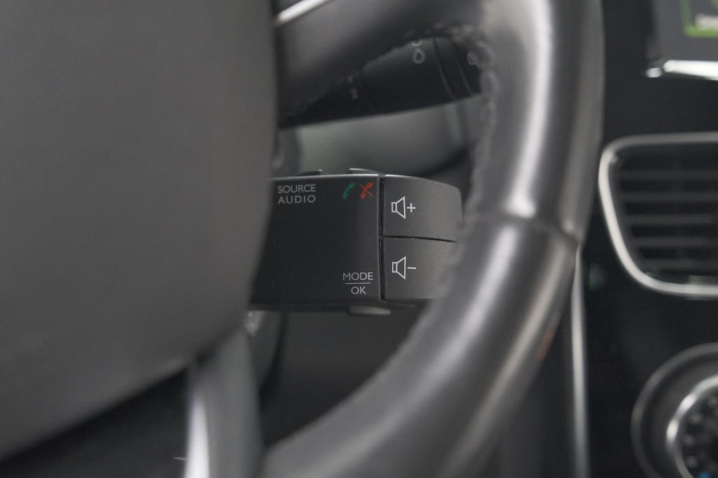 Renault Clio tce 90 intens | camera | navigatie | allseason banden | parkee