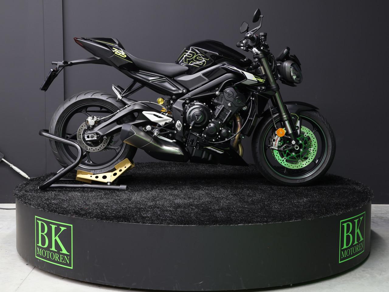 STREET TRIPLE RS | Phantom Black