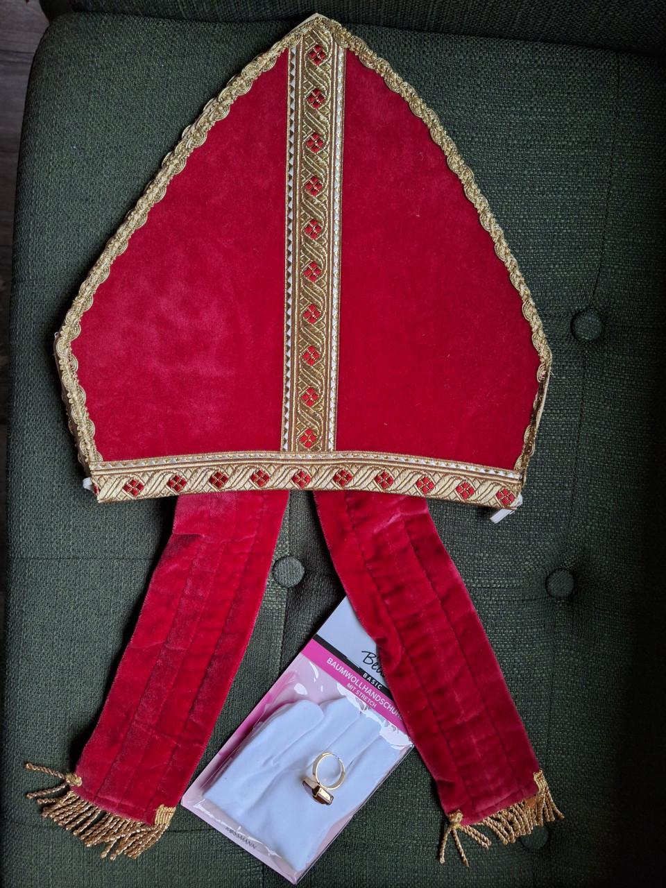 Sinterklaas outfit items