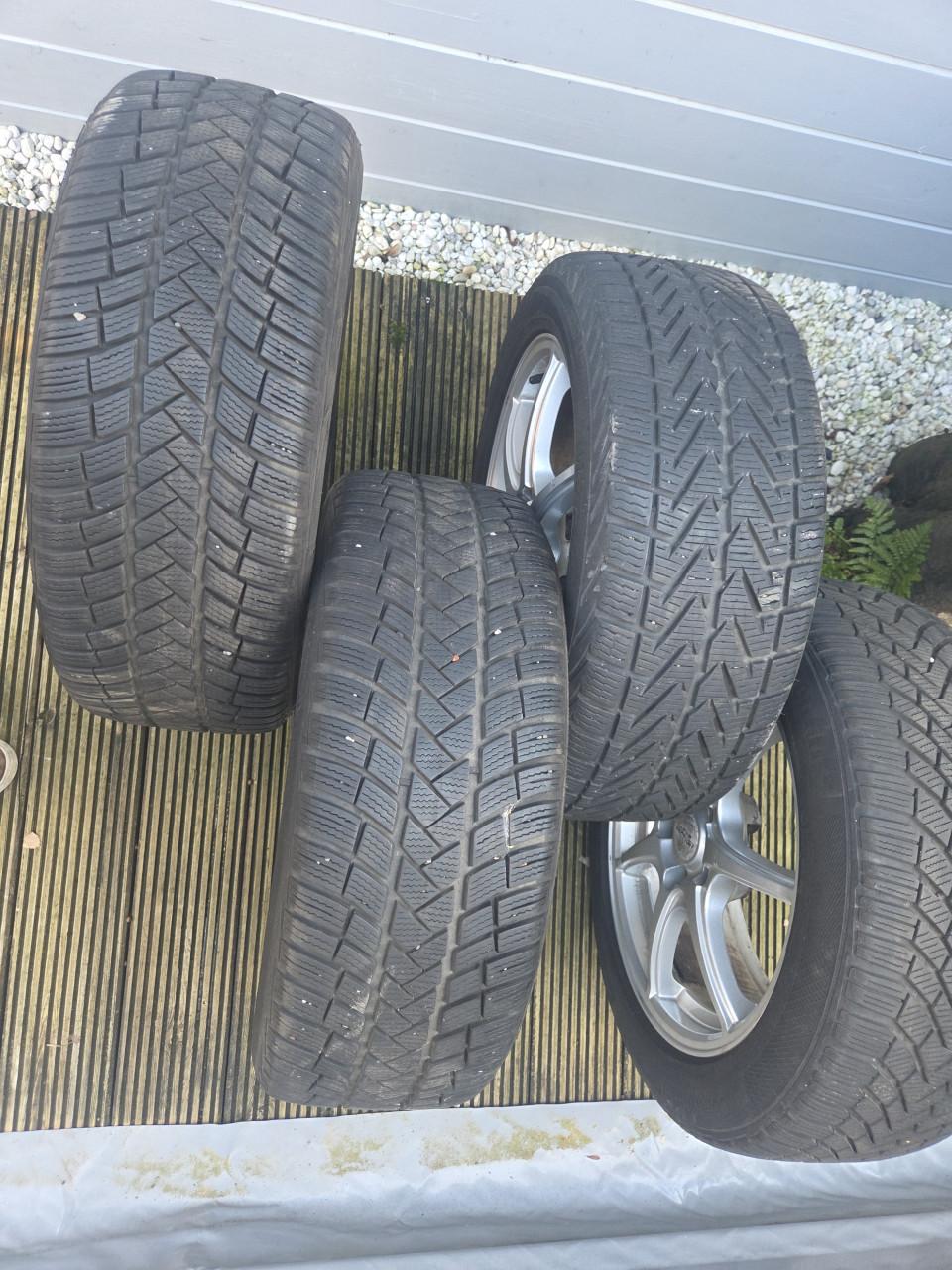 Te koop Winterbanden (225 /50 R17)