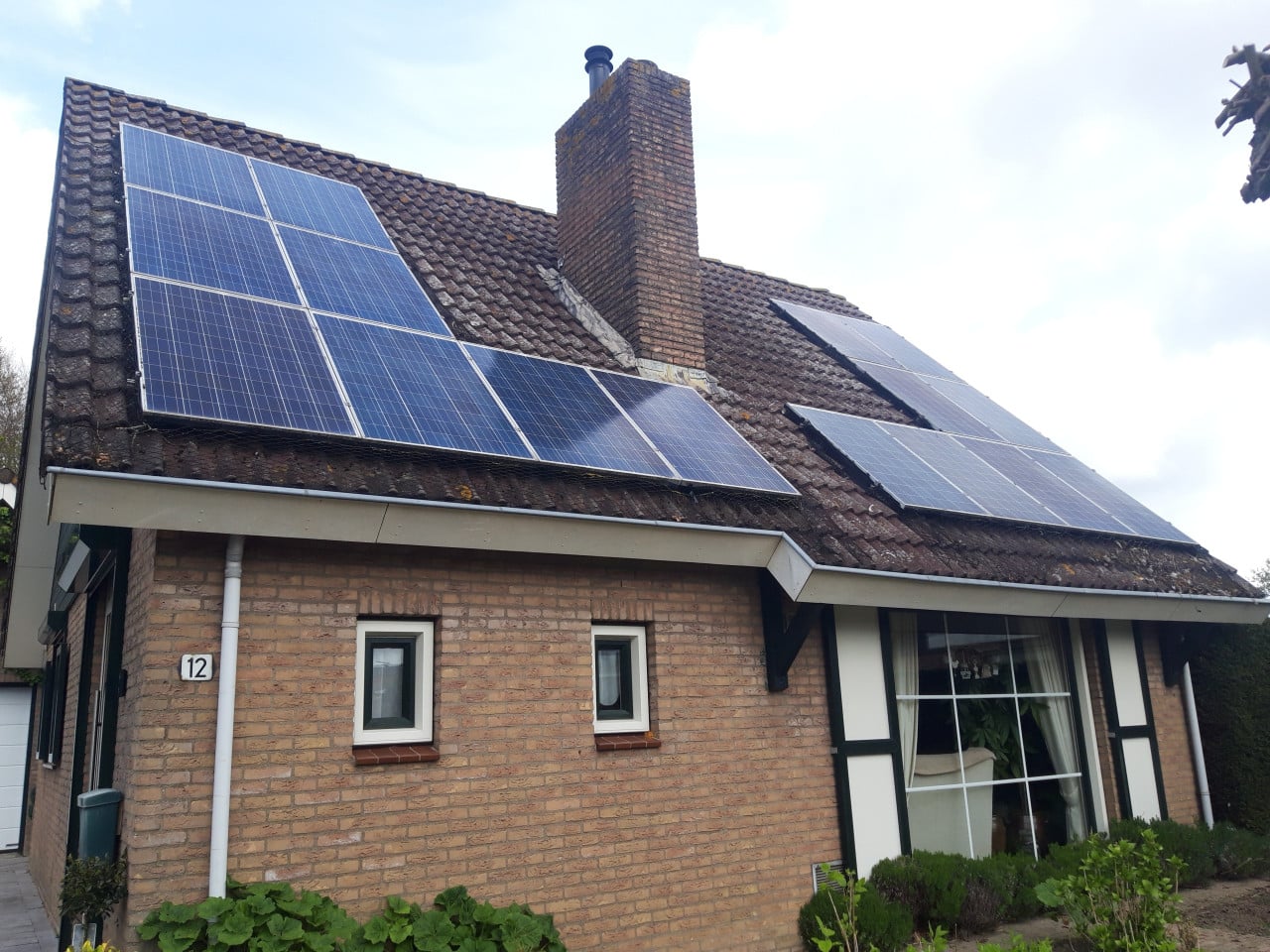 Zonnepanelen gebruikt, met onderconstructie Esdec