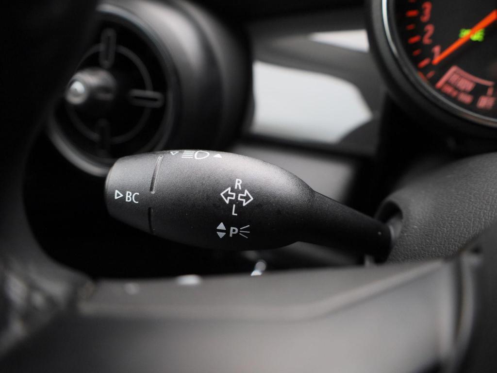 Mini 5-deurs 1.5 one essential | navigatie | lmv | parkeer sensoren | clima