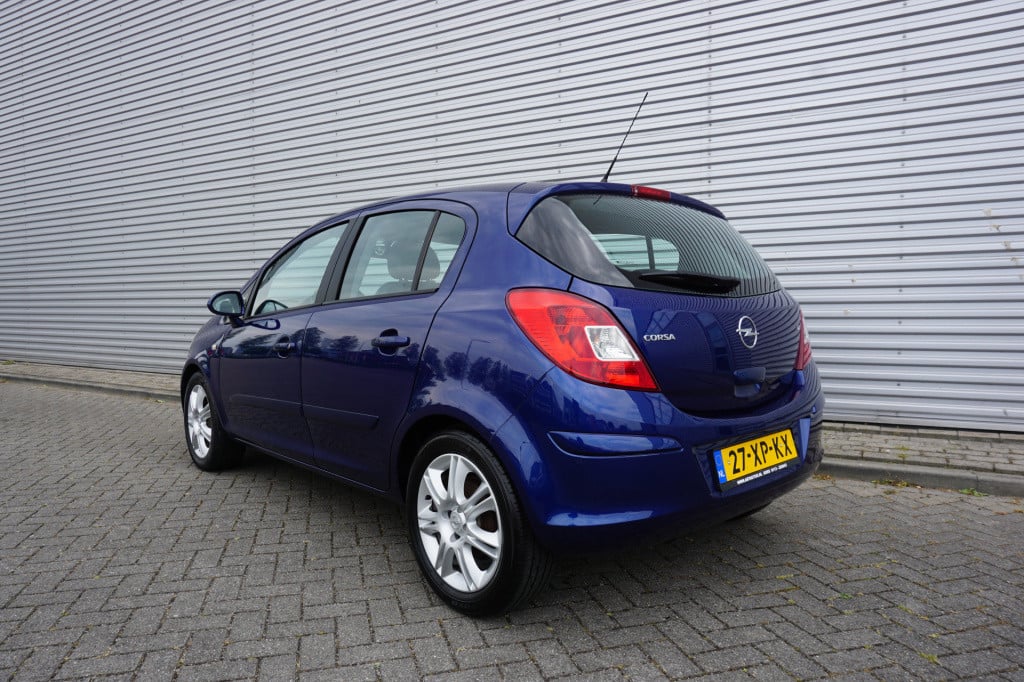 Opel Corsa 1.2-16v cosmo airco / elektr. ramen / trekhaak / nap