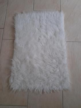 2 Vachten  (z.g.a.n.)  vachten  €7,50 per stuk