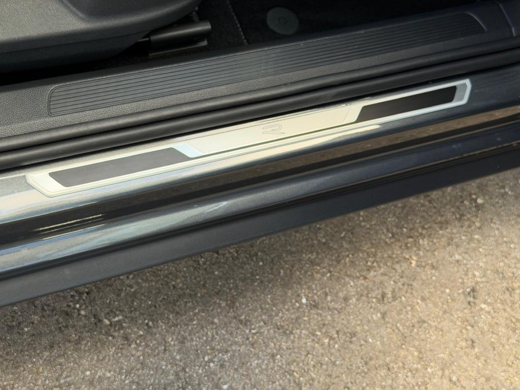 Volkswagen T-roc 1.5 tsi 150pk dsg r-line | camera | keyless | elek. achter