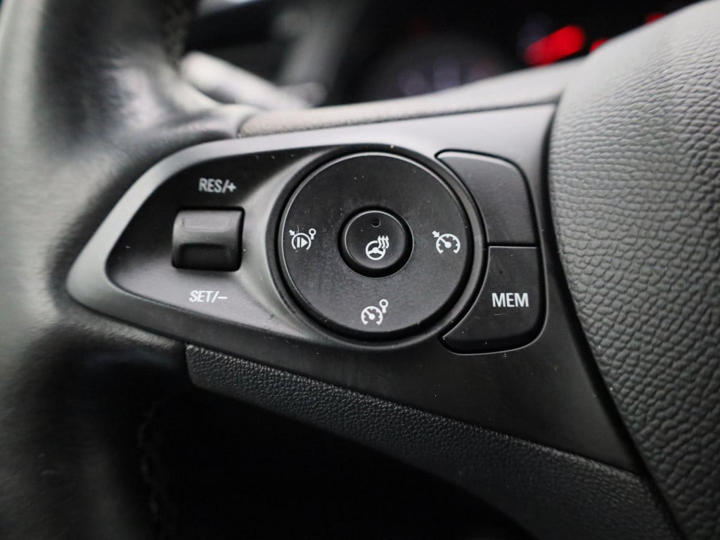 Opel Corsa 1.2 gs line | lage km stand! | lederpakket | navigatie | apple c