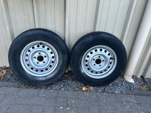 2 stuks aanhangwagen wiel