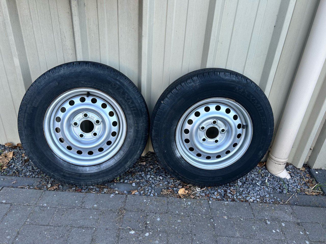 2 stuks aanhangwagen wiel