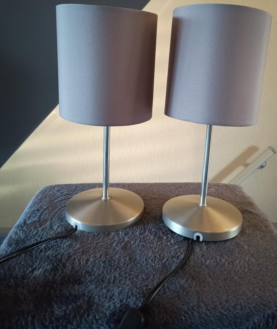 Twee nachtkast lampjes