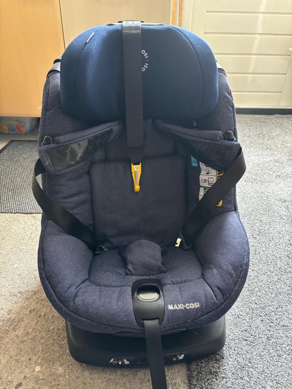 Te koop Maxi Cosi autostoel AxissFix Draaibaar ISO-fix bevestiging.