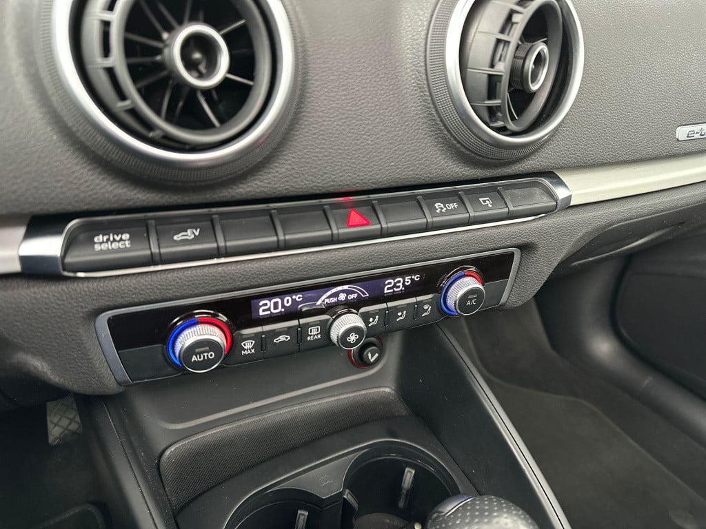 Audi A3 sportback 1.4 e-tron phev s-line pano acc lane
