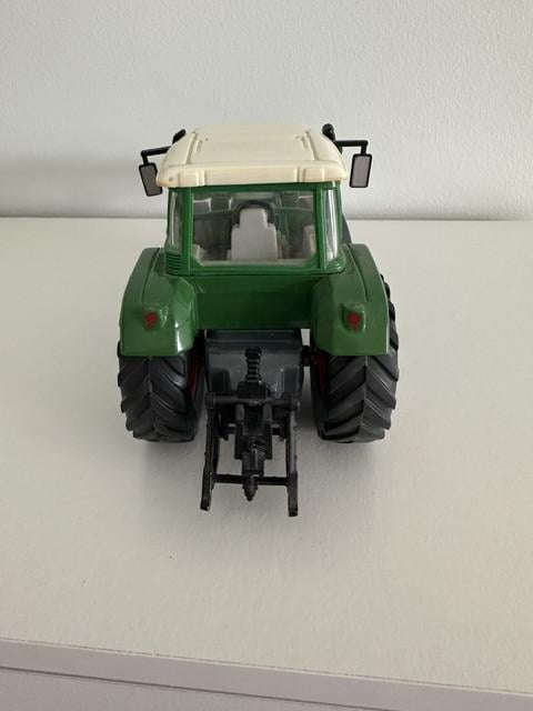 Verzameling landbouw miniaturen, o.a. Fendt & Valtra Valmet