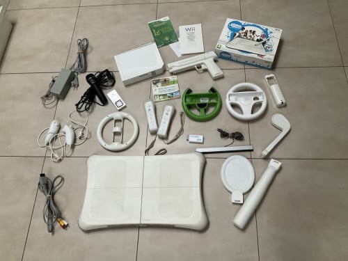 Nintendo Wii + toebehoren en spellen.