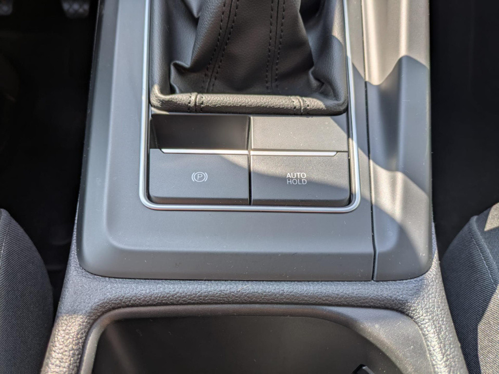 Volkswagen Golf 1.0 tsi life business | trekhaak | camera | carplay | acc |